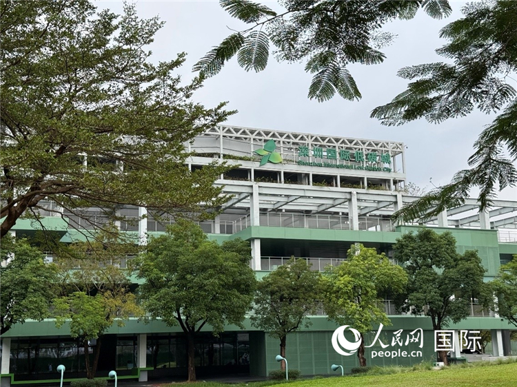 Eine grüne und kohlenstoffarme Zukunft erleben: Chinesische und ausl?ndische Journalisten besuchen die Shenzhen International Low Carbon City