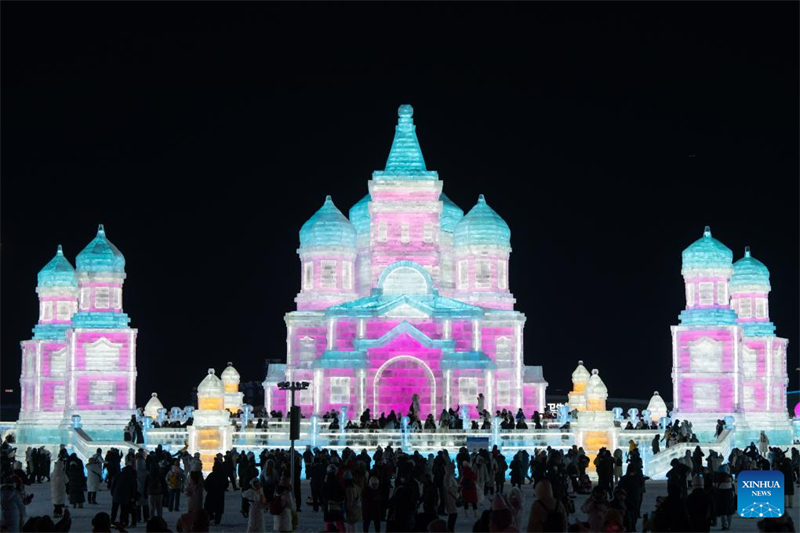 Gr??ter Eis- und Schnee-Themenpark der Welt in Harbin er?ffnet