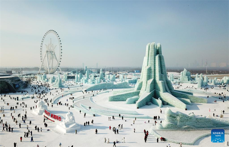 Gr??ter Eis- und Schnee-Themenpark der Welt in Harbin er?ffnet