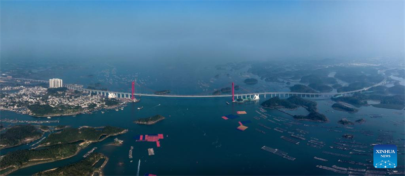 L?ngste Meeresbrücke in Guangxi für Verkehr freigegeben