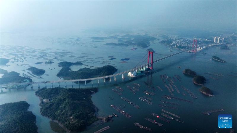 L?ngste Meeresbrücke in Guangxi für Verkehr freigegeben