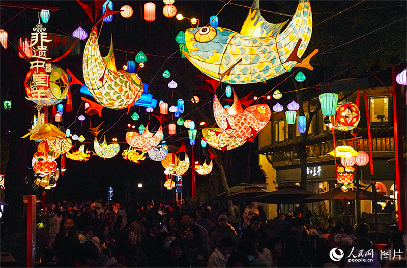 Aktivit?ten zum Laternenfest in ganz China