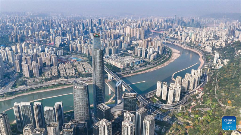 Vorhangfassadenbau am h?chsten Geb?ude in Chongqing abgeschlossen