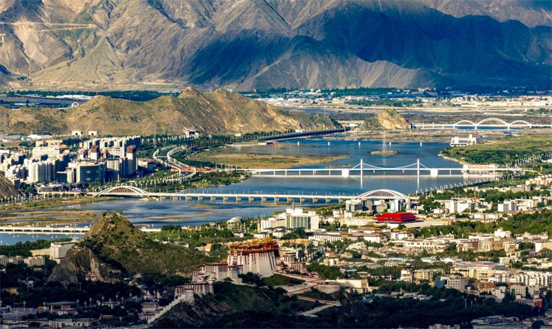 Brücken in Lhasa verk?rpern Entwicklung von Xizang