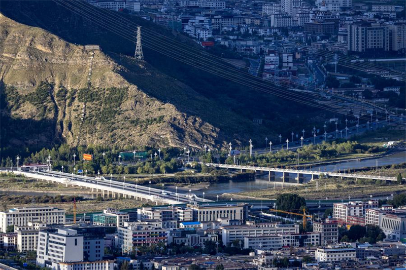 Brücken in Lhasa verk?rpern Entwicklung von Xizang