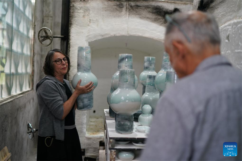 Deutsche Keramikkünstlerin l?sst sich in Chinas ?Porzellanhauptstadt“ inspirieren