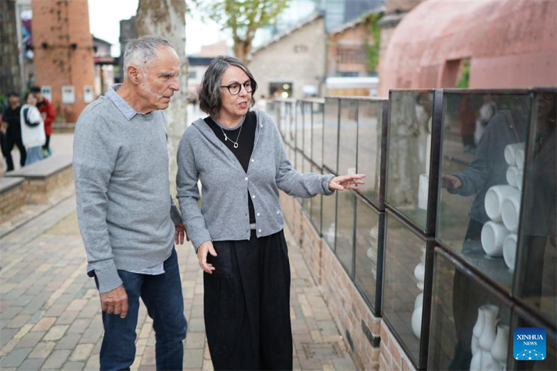 Deutsche Keramikkünstlerin l?sst sich in Chinas ?Porzellanhauptstadt“ inspirieren