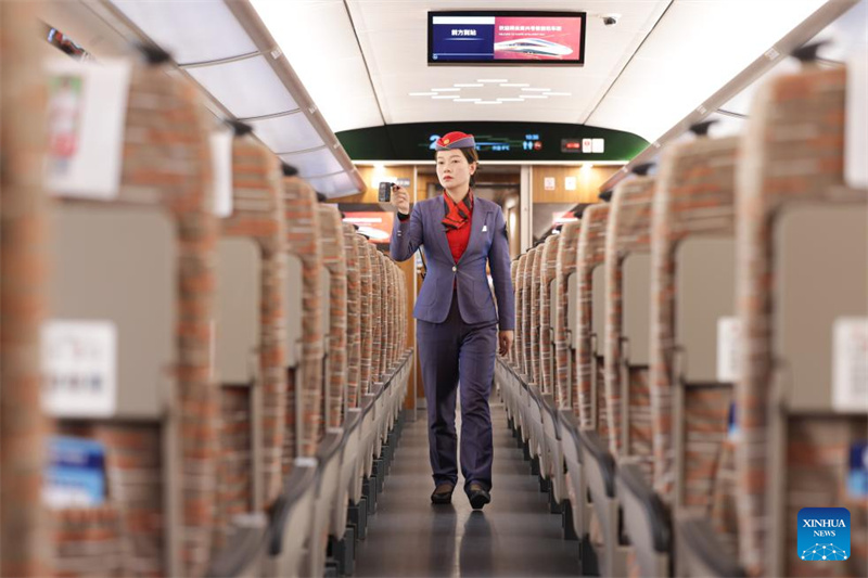 Hochgeschwindigkeitszug zwischen Chinas alter Revolutionsbasis Yan'an und Xi'an geht in Probebetrieb