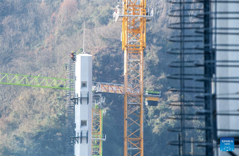 Bau der gro?en Renhe-Brücke entlang der Hochgeschwindigkeitsbahn Xi'an-Chongqing im Südwesten Chinas schreitet voran