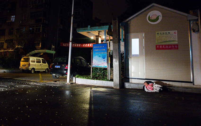 Drei N?chte neben der Babyklappe in Nanjing